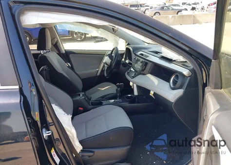 2017 Toyota Rav4 Hybrid Xle z USA, uszkodzony, nr VIN JTMRJREV6HD144850